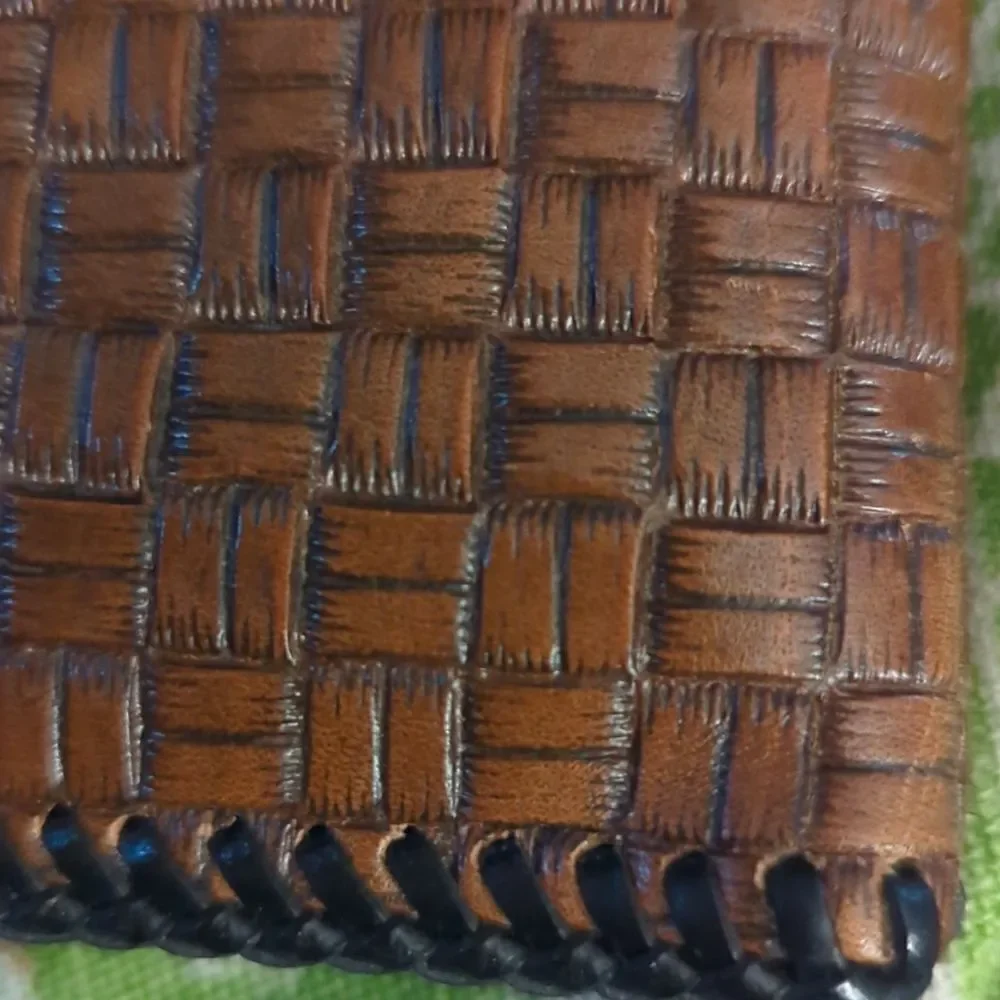 ‎Vintage leather weaved wallet